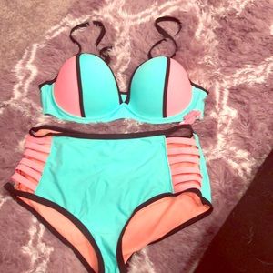 2x bathing suit